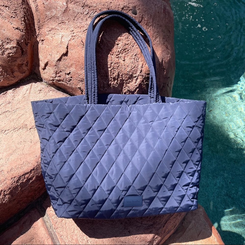 Vera Bradley Ultralight Quilted Super Large Tote Bag Scroll Navy  17.5 OZ weight